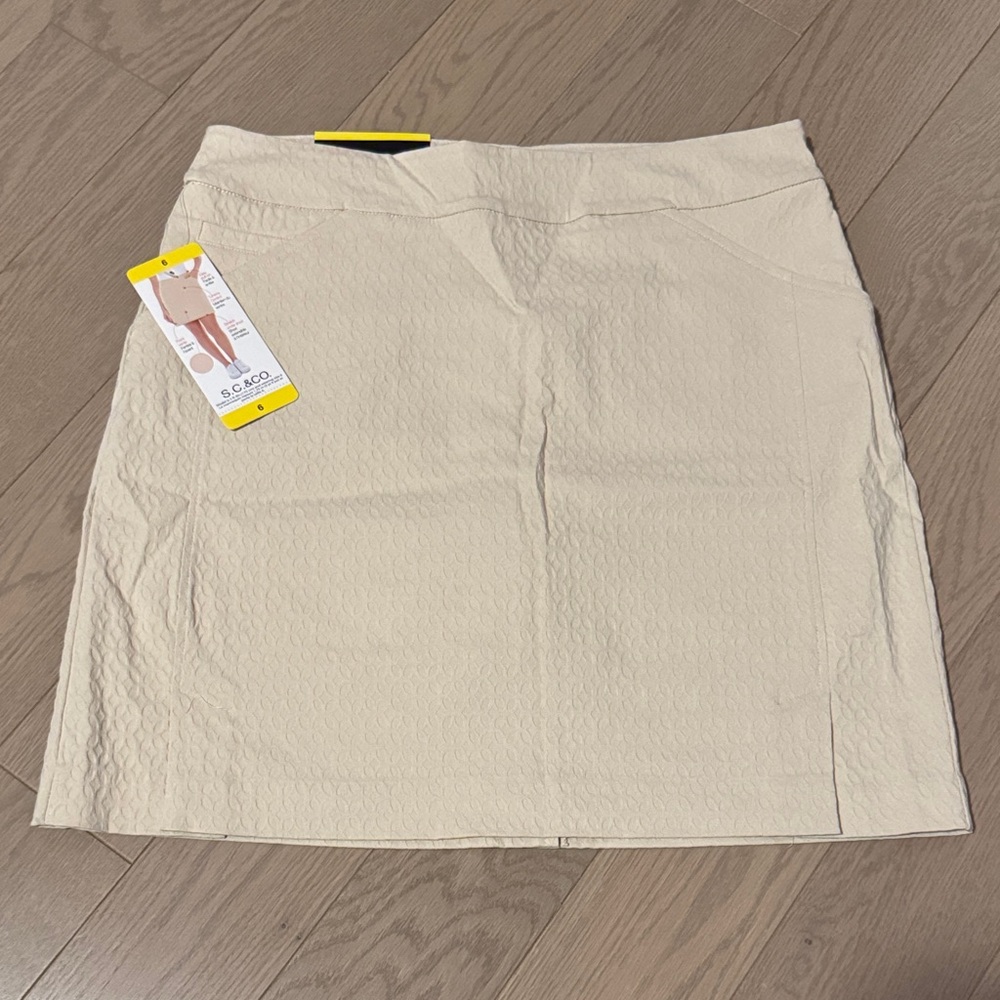 Size 6 S.C.&CO Tan/Beige Patterned Skort